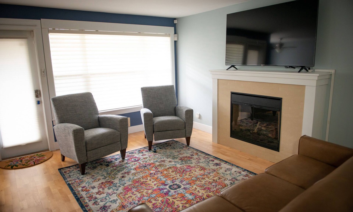 Westgate Condo | Recently Updated 2BD Condo in Edmonds WA - Great Location!