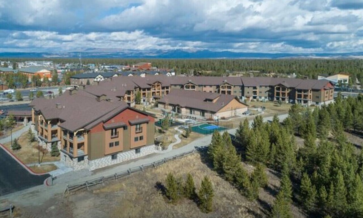 West Yellowstone Condo | Resort 1BD condo 1 block from Yellowstone gates with resort amenities