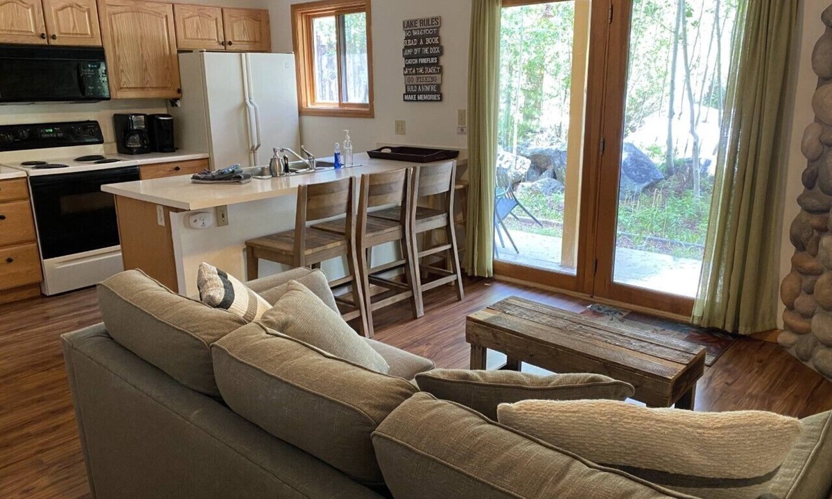 Grand Lake Condo | Riverfront Condo #1w/patio,1blk 2 town,King bed,ground floor, 40min 2 WinterPark