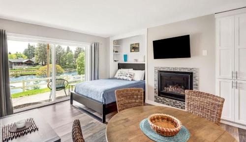 Bend House | Riverfront Studio in Downtown Bend