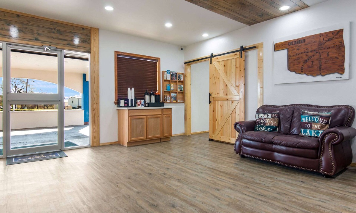 Broken Bow Hotel | Rodeway Inn Broken Bow - Hochatown