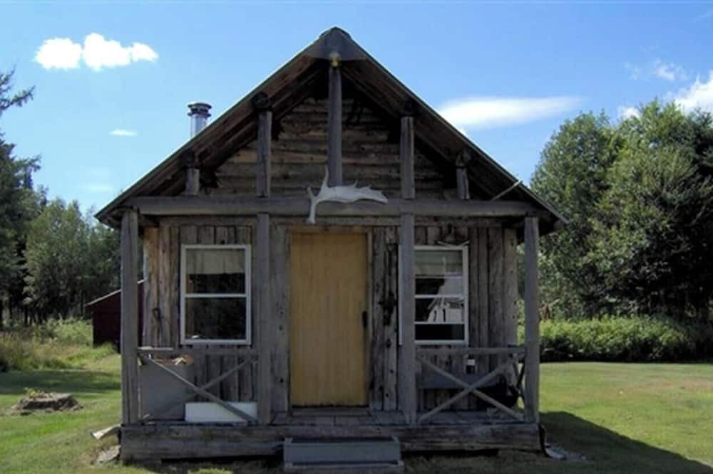 Pleasant Ridge Cabin | Rustic Cabin Rental with Excellent Hiking Trail Access near Augusta, Maine
