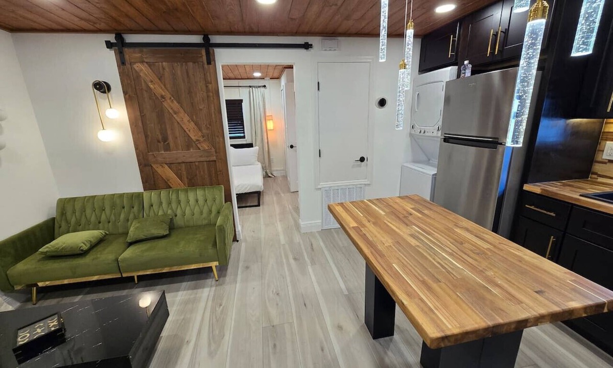 College Park House | Rustic Chic Tiny house @College/Winter Pk. Sleep 4