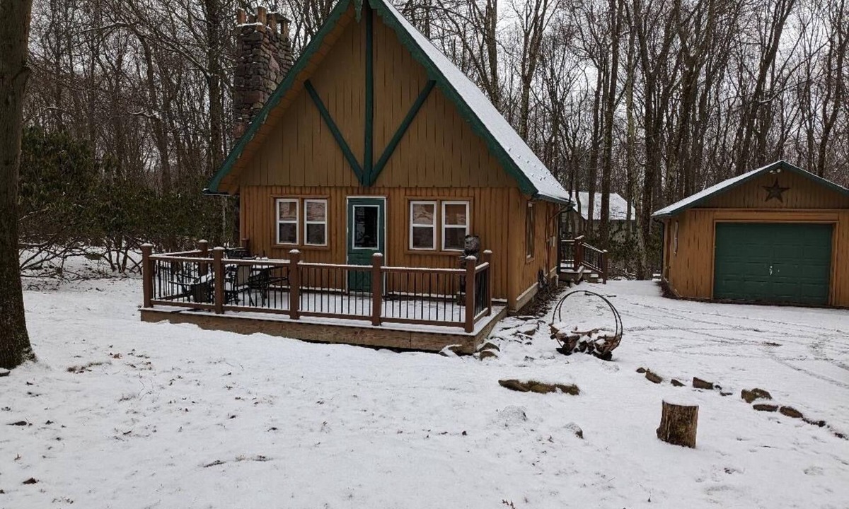 Lake Harmony Estates Cabin | Rustic Pocono Mountain Chalet