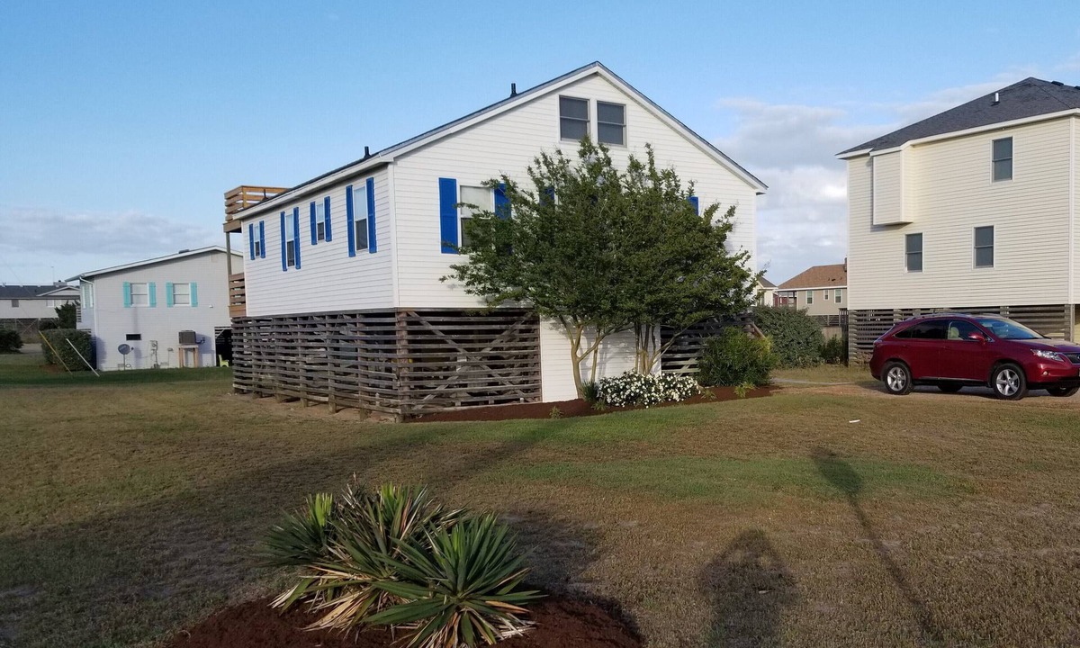 Kitty Hawk House | "Sandy Cheeks" - 3 Bdrm/2 Bath/Loft w/Hot Tub @ MP 4.5