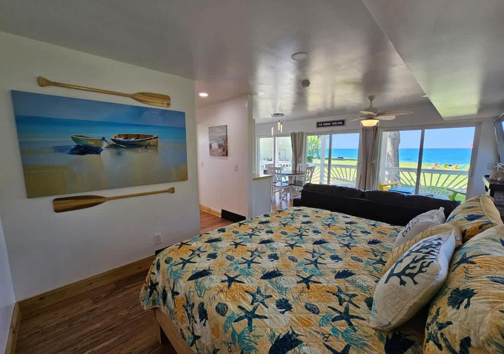 Madison-on-the-Lake Apartment | SeaSide Lake-Front Cottage