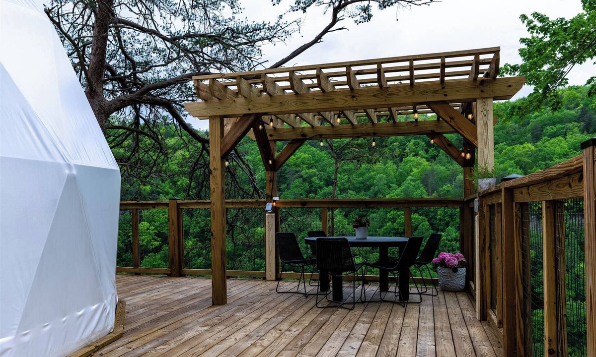Pikeville Cabin | Secluded Dome Retreat - Private Hot Tub - Breathtaking Canyon Views