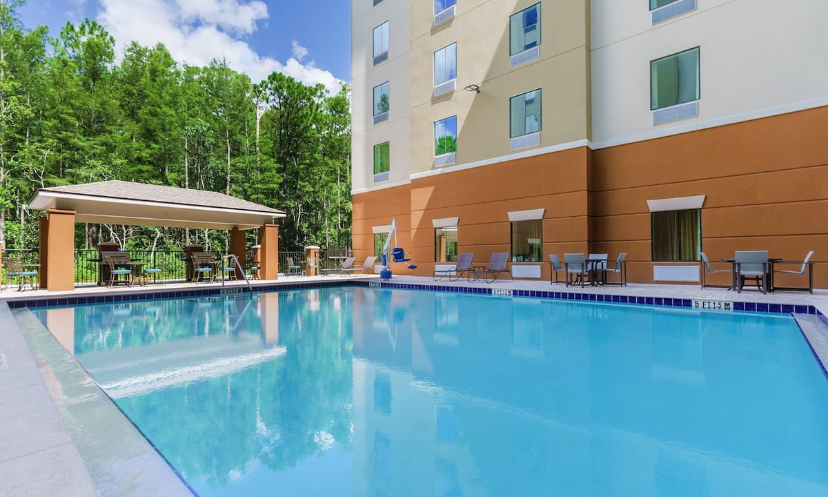 Florida Central Atlantic Coast Apartment | Smart King Studio | Pool & BBQ Grill | 3 mi to Walt Disney World Resort