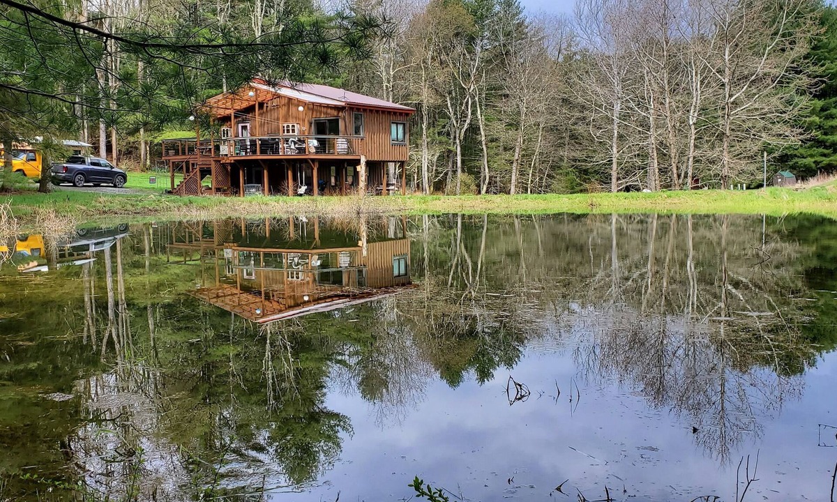 Spring Mills Cabin | Solar Cabin: Modern, Off-grid Retreat 30 Mins from PSU; 3rd Night FREE!