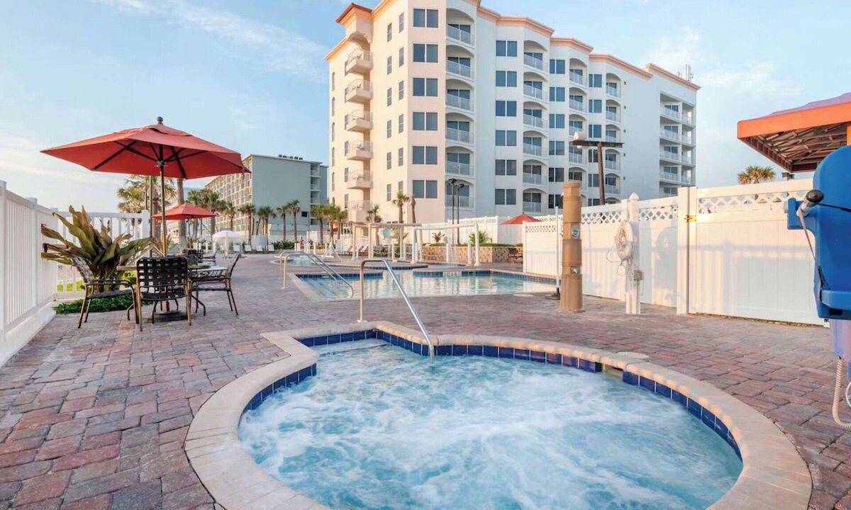 Ormond Beach Hotel | Spacious 2BR Oceanfront Units for Family Stay with Full Kitchen