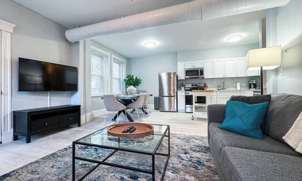 Aspinwall Hill Apartment | Spacious 3Bed, 2Bath, Near Hospitals & Transports