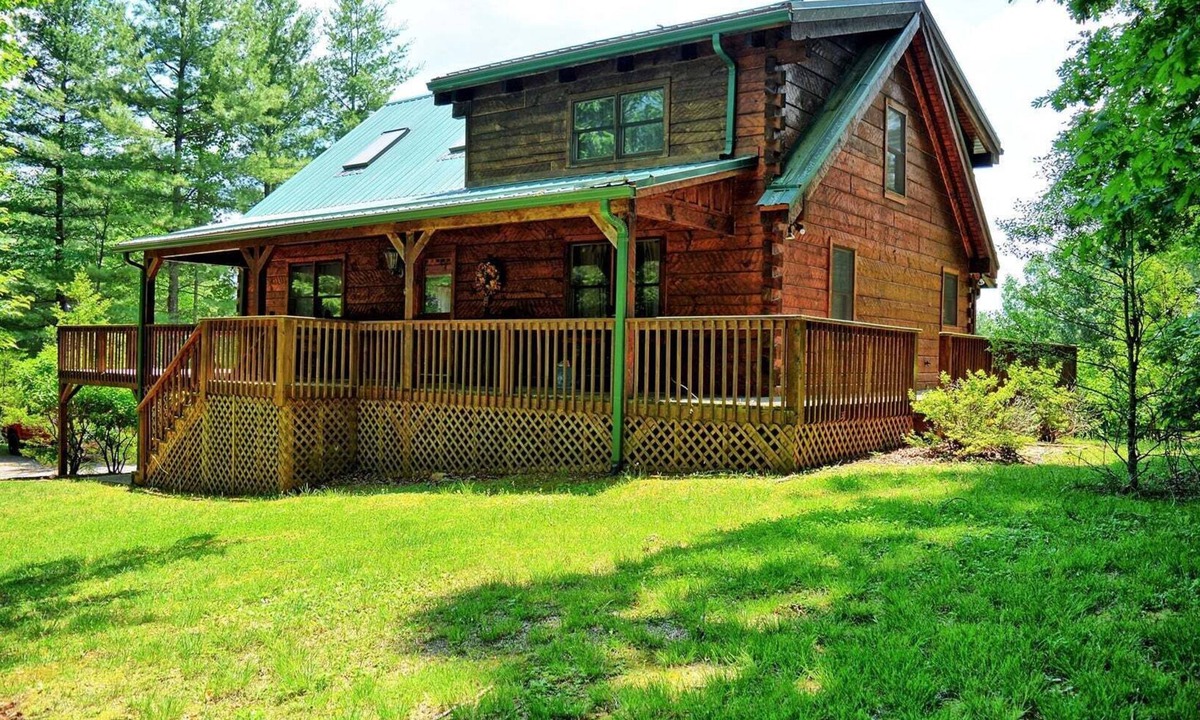 Jefferson Cabin | Spacious 4-bedroom cabin in Jefferson, NC, perfect for family getaways!