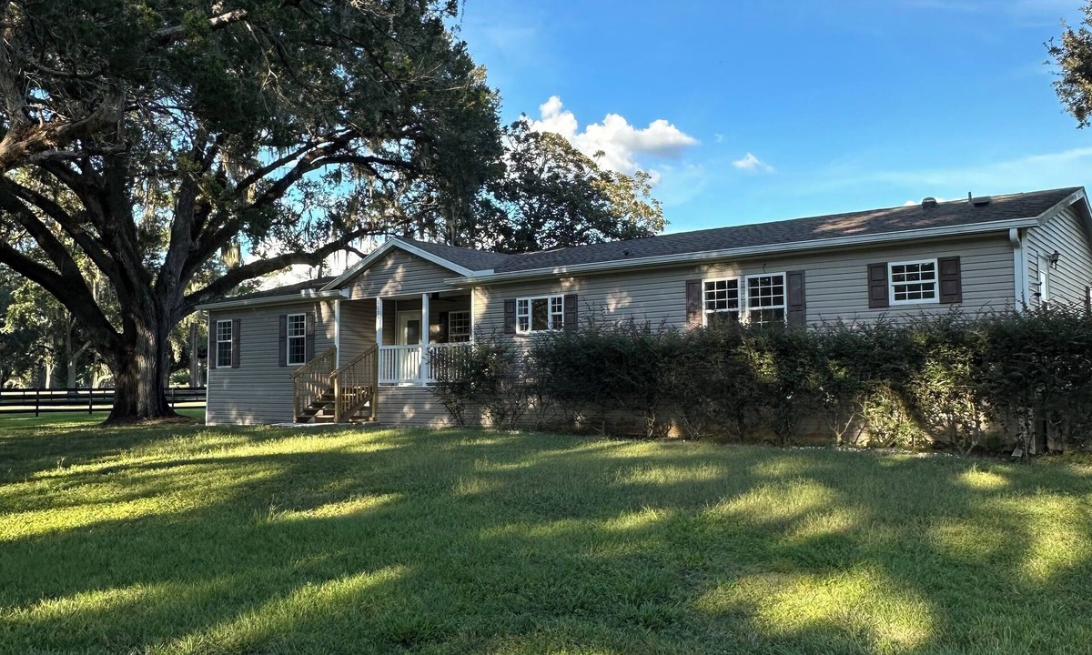Fellowship House | Spacious 4-bedroom house in lovely Ocala located on horse farm