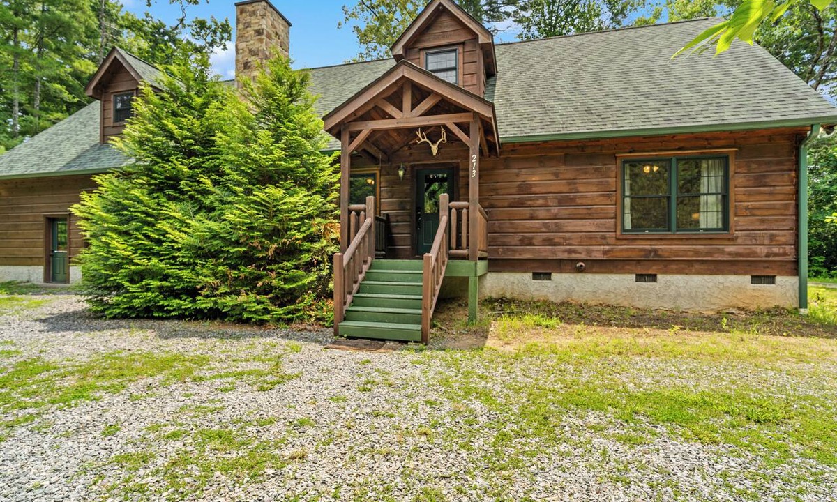 Pisgah Forest Cabin | Spacious 5-bedroom cabin in beautiful Pisgah Forest with Game Room!
