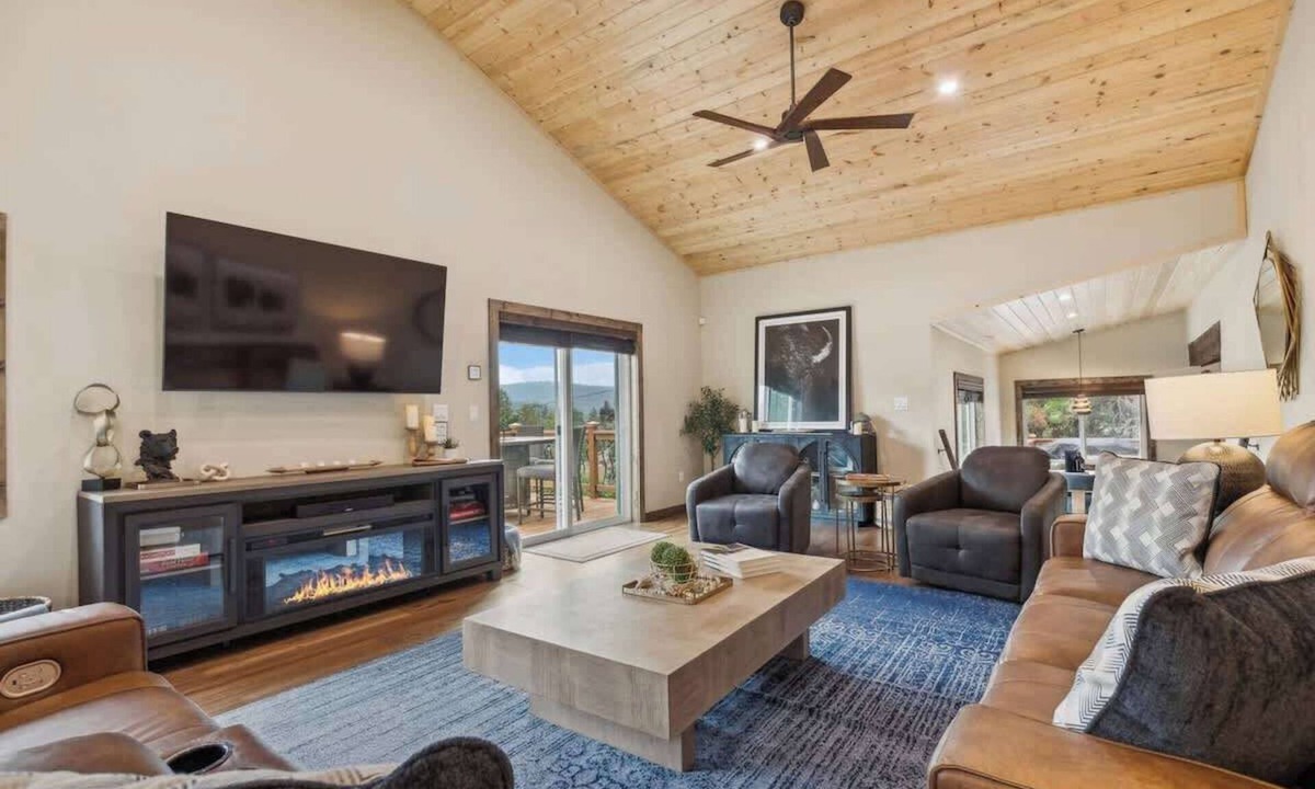 Bigfork House | Spacious Getaway | Central Loc | Family Friendly