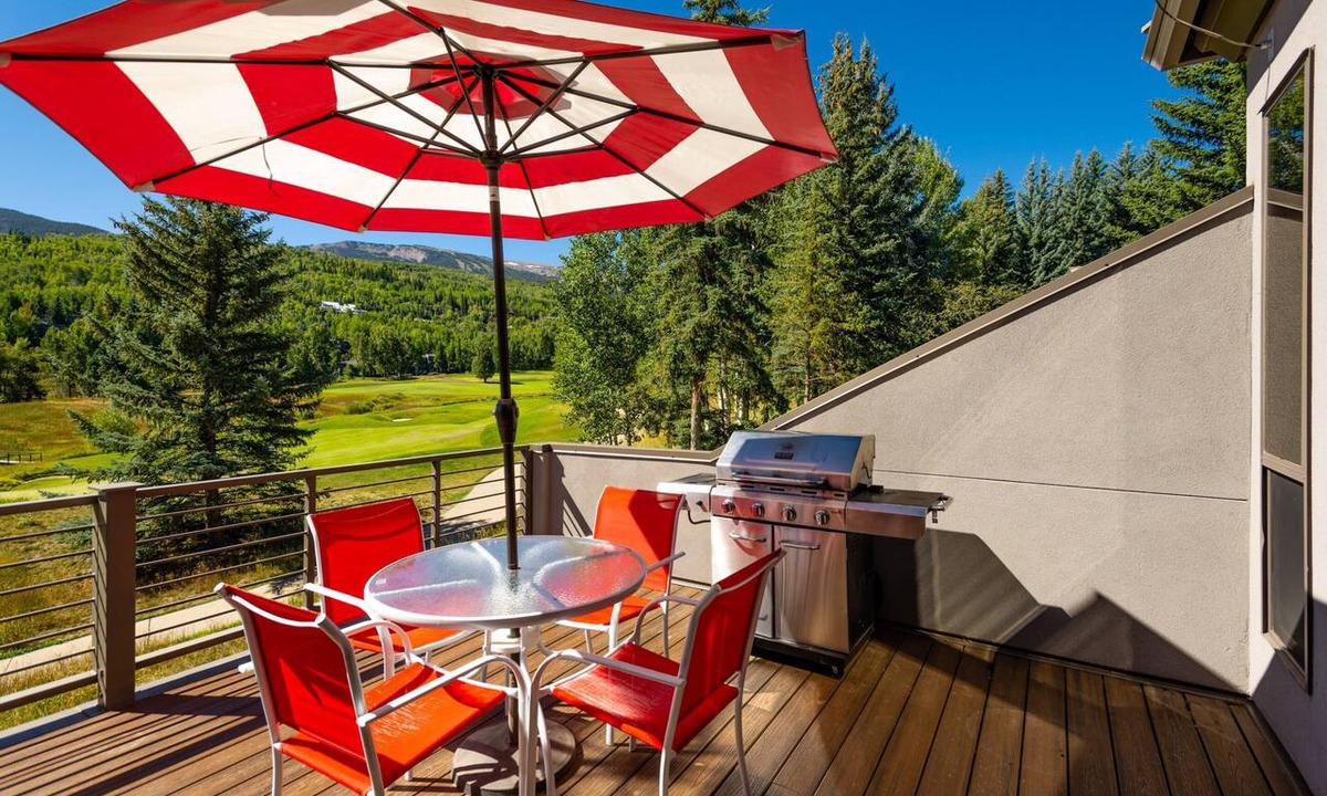 Snowmass Village House | Spacious Multi-Level Townhome W/Deck, Views! Grill, Garage, Large Balcony! On Free Shuttle Route