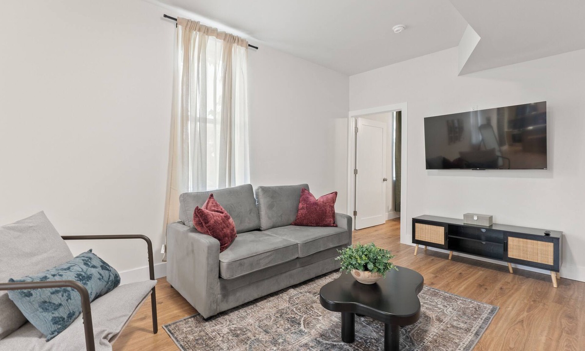 Soulard Apartment | Spacious Soulard 1BR Apt—Sleeps 6 Comfortably