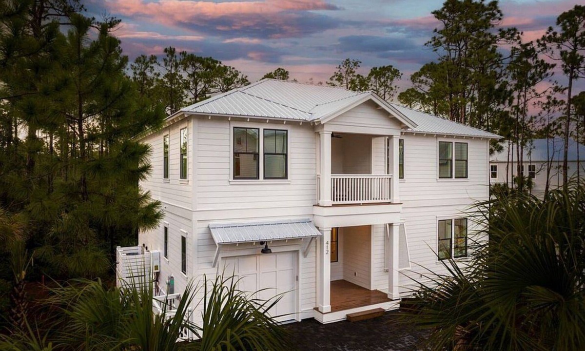 Treetop House | Steps to Community Pool & Seacrest! 4 Bikes Included, Beach Tram! Pet Friendly