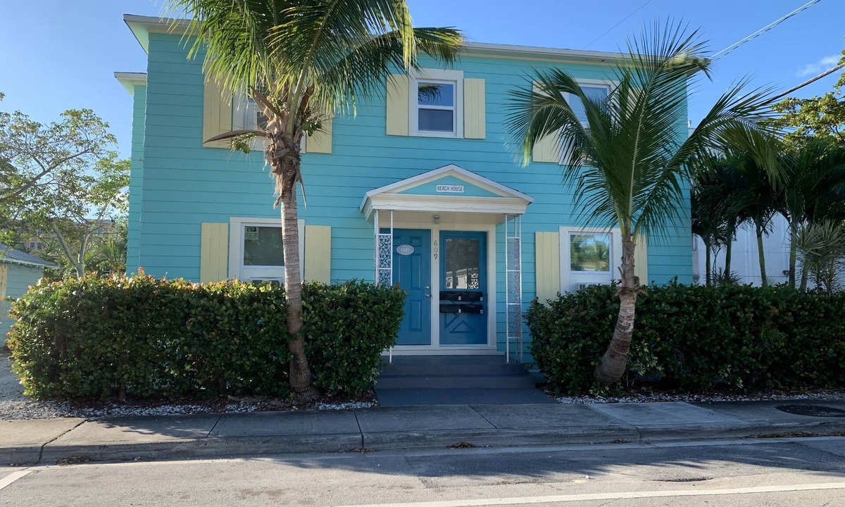 Mango Groves Apartment | Studio #4 - Within Steps to Downtown Lake Worth Beach