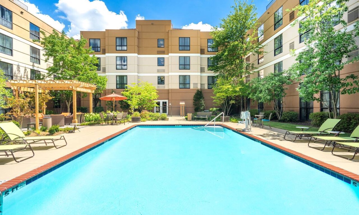 White Station Apartment | Studio | Free Breakfast. Outdoor Pool. Gym.