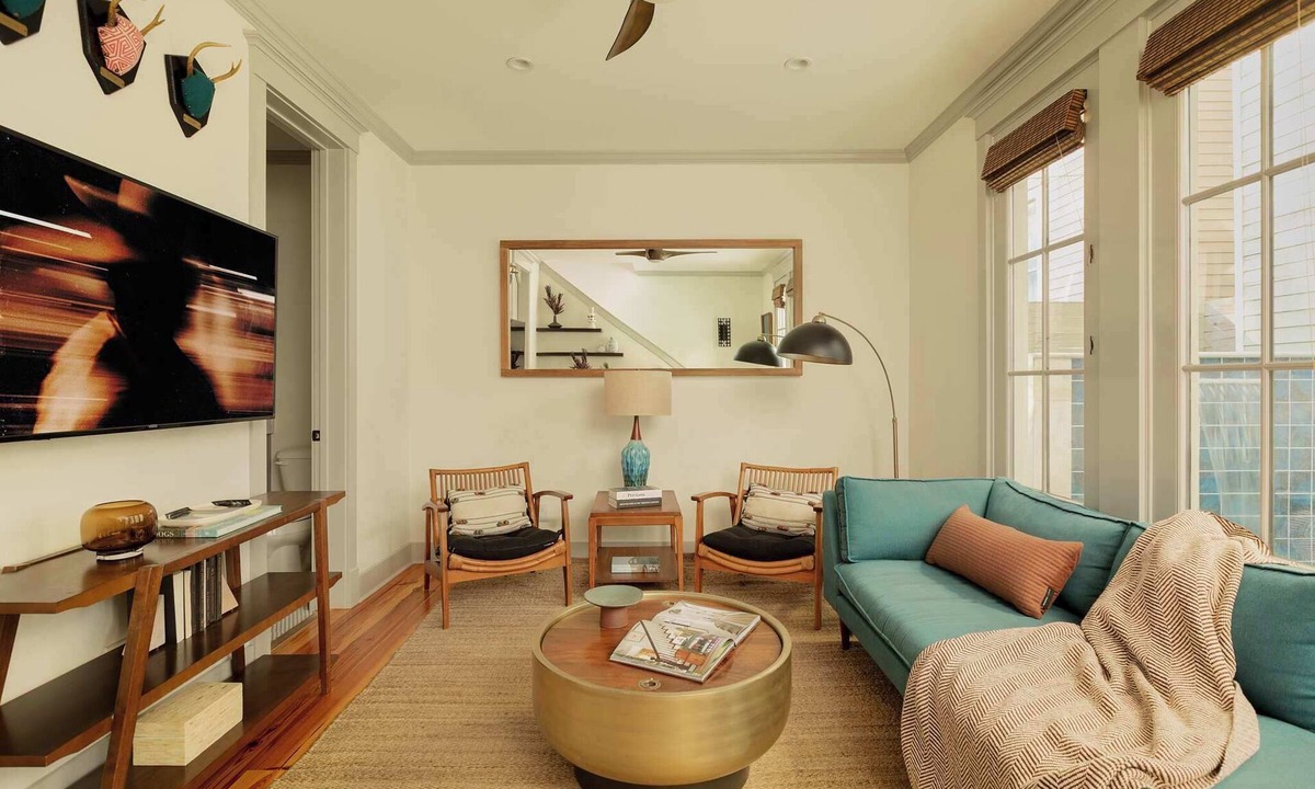 Dixon Park House | Stunning Carriage House | Heated Pool