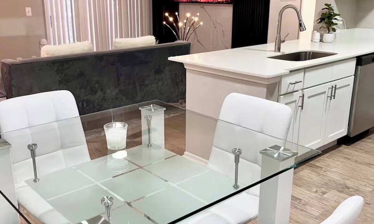 Kirkman South Apartment | Stylish Clean 2BD & 2BTH Near Universal Free Parking Fast WiFi Quiet Gated