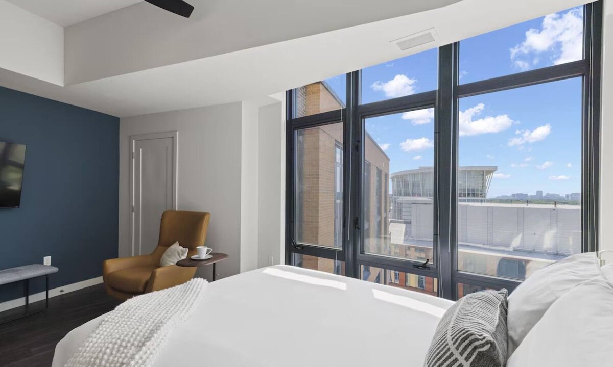 Bluemont Hotel | Stylish Stay | Rooftop Vibe & Modern Kitchen | Near DC Top Attractions | 2 Units