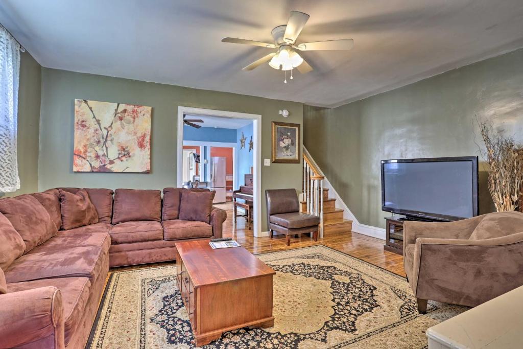 Lansdowne House | Suburban Home w/Backyard Patio < 7 Mi to Dtwn!