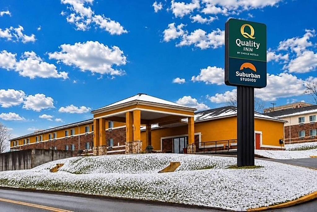Moon Township Hotel | Suburban Studios