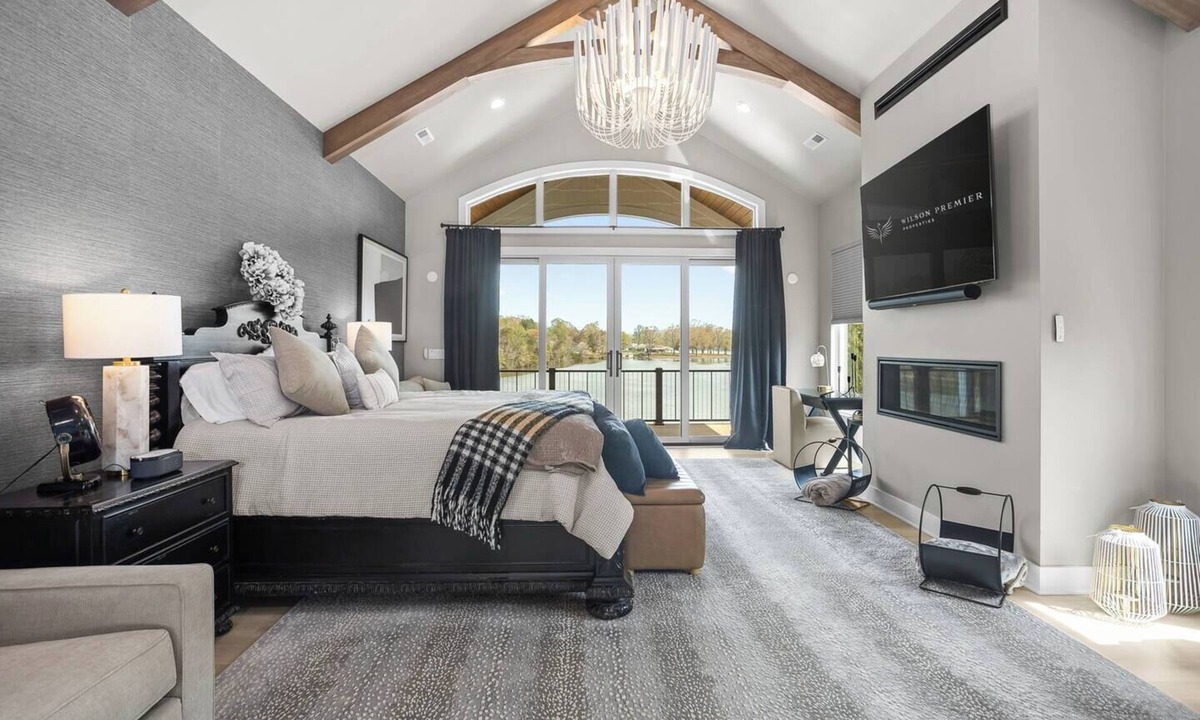 North Shore House | Suite Retreat - Smith Mountain Lake Resort Home