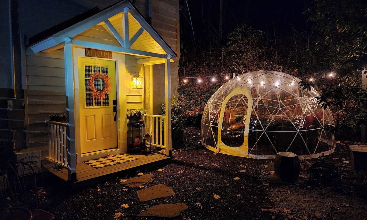Forest Grove Cottage | Summer escape for 2 at Private Cottage! A 5 min drive to Peddlers Village!