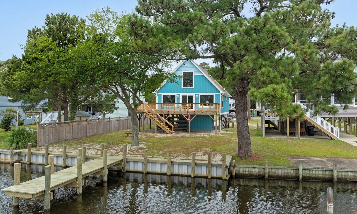 Colington Harbour House | Sunbeam Sands: Canal front | Private Boat Dock