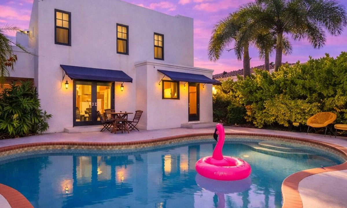 Old Northwood House | Sunny 4BR Getaway w/Pool & Private Guest Suite