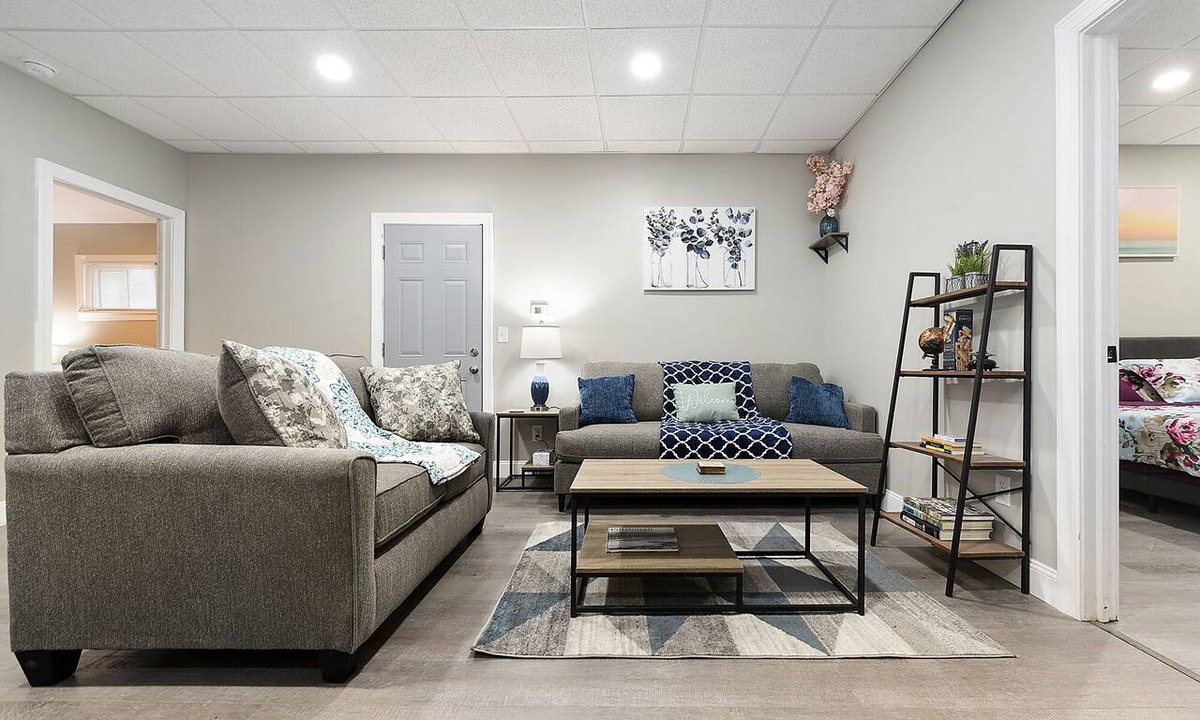 Mount Washington Apartment | The Blue Haven - Newly Renovated 3BR, 8 mins to Downtown & Pet-Friendly