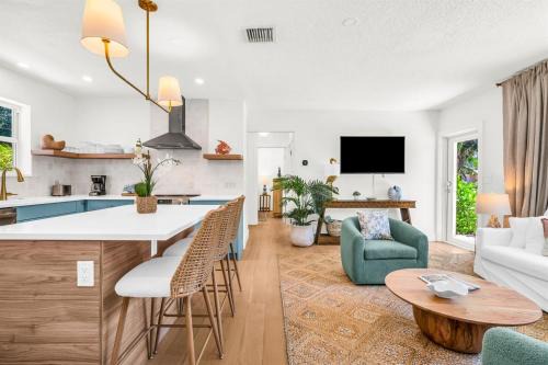 Southside Villa | The Coral Cabana A Modern Palm Beach Escape!