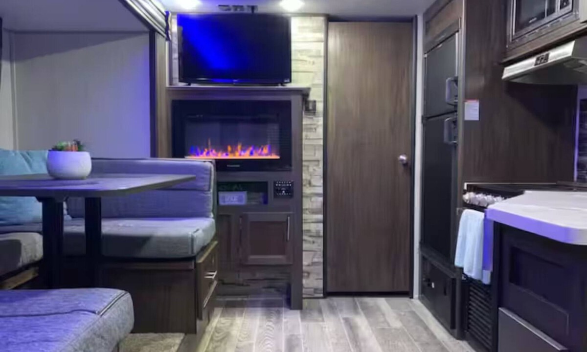 Mobile House | The GreyWolf - Convenient & Cozy RV