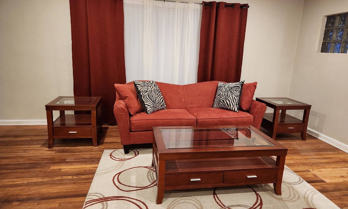 Belleville House | The Holly House. Comfort and Stylish charm.