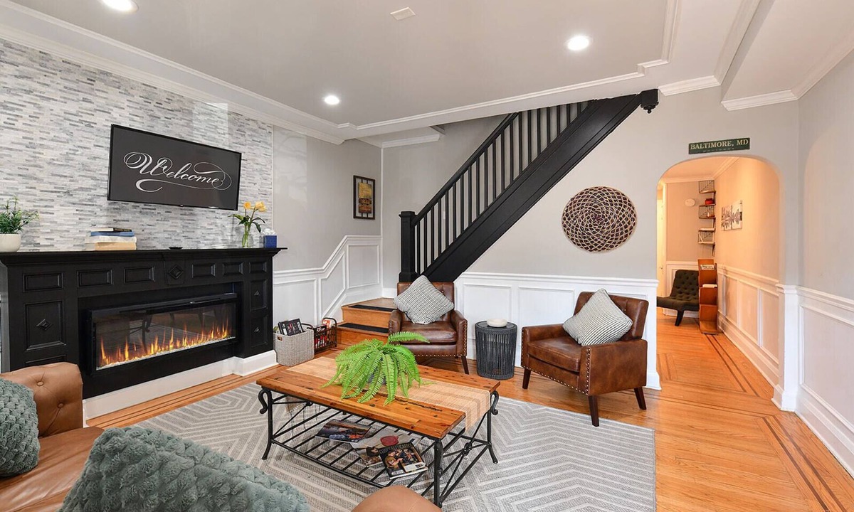 Bayview Condo | The Majestic - Fast Wi-Fi - Multi TVs - Pvt Parking - Arcade - Stocked Kitchen