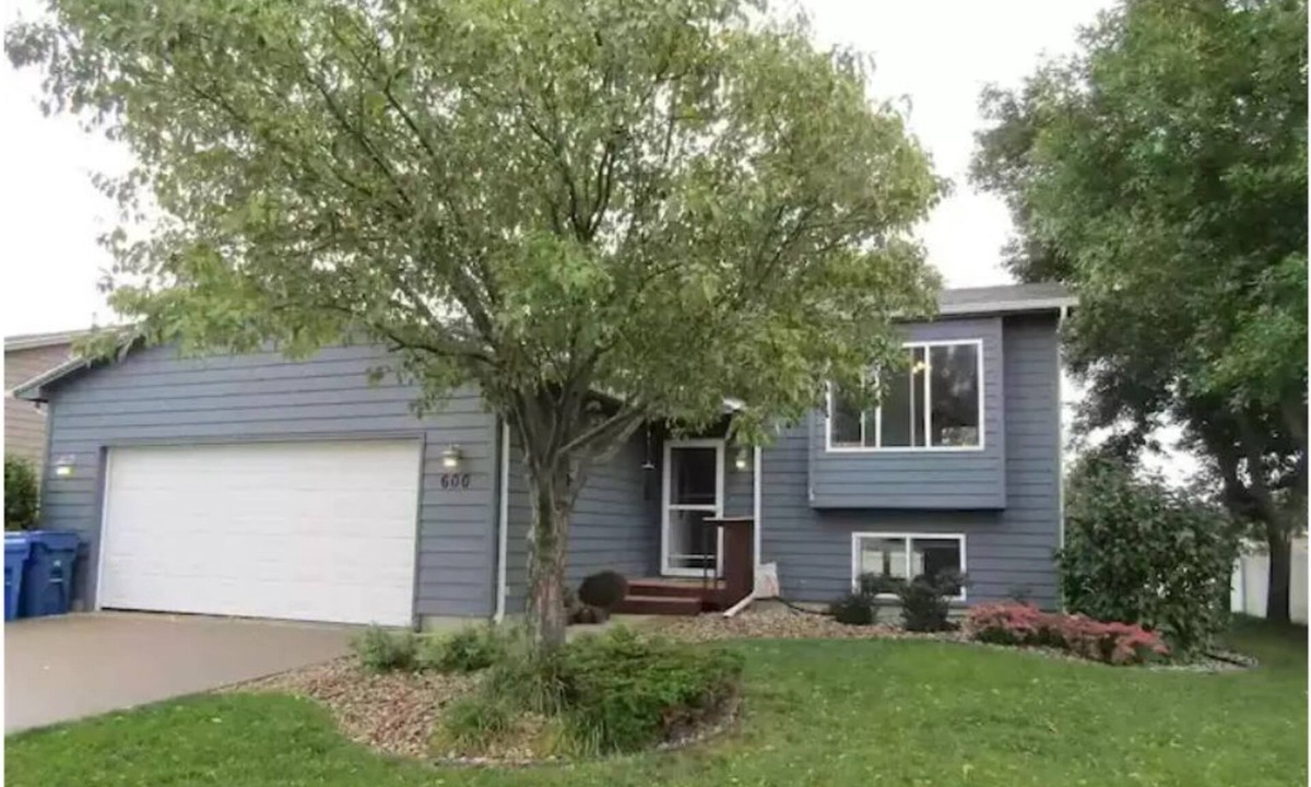 Sioux Falls House | Three Bed, Two Bath, Clean/Safe, Close to downtown
