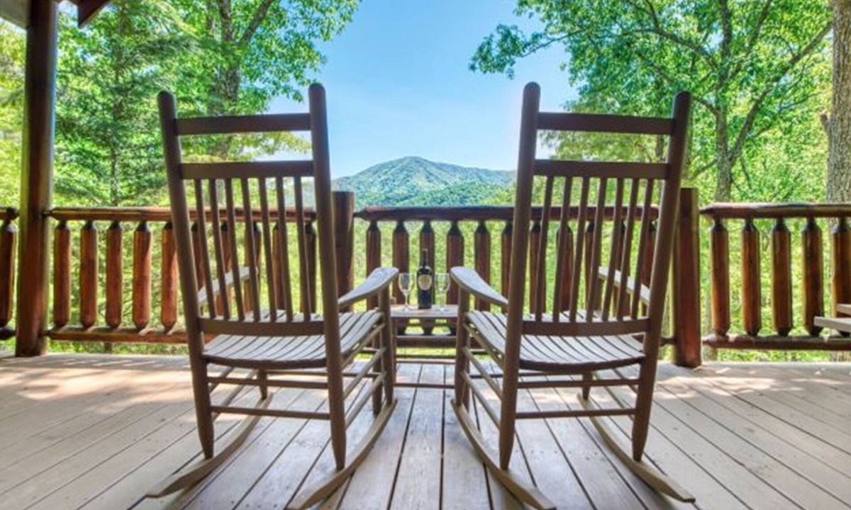 Wears Valley Cabin | Top Rated, Romantic, Secluded, Stunning views, hot tub, pool table, nearby draws