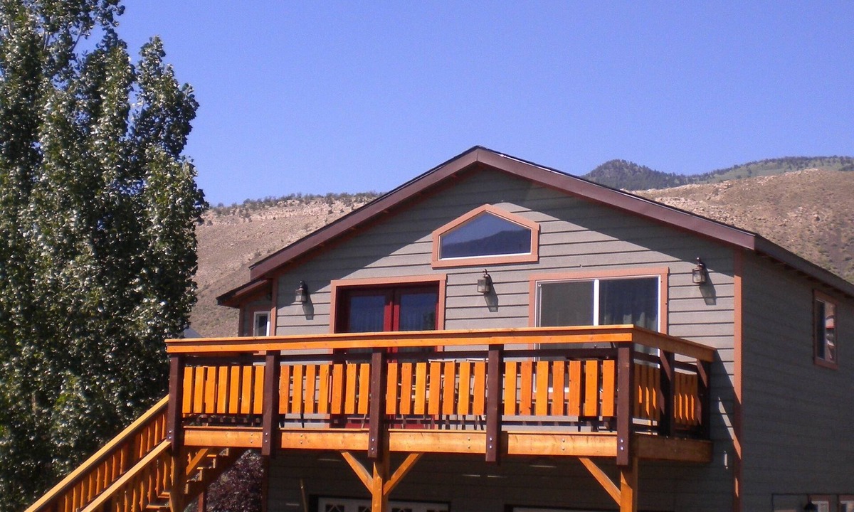 Gardiner Apartment | Tortilla Flats Overlooking the Yellowstone River, in town. Sleeps 4.