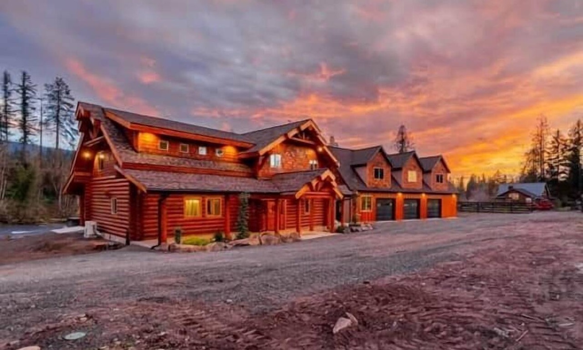 Gates Cabin | Tranquil River Front Log Cabin Retreat