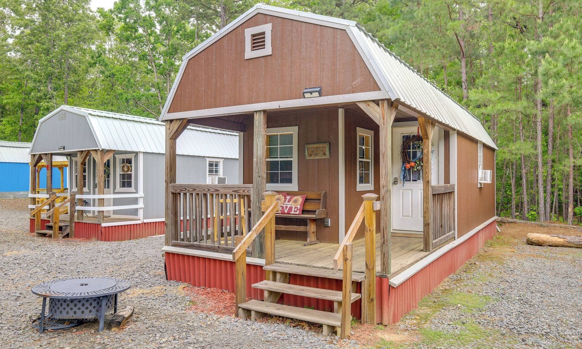Higden Cottage | Tree-Lined Higden Retreat: Close to Parks + Trails