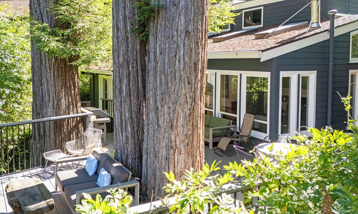 Northwood House | True North: Riverfront 3 Bed 2.5 Bath, Hot Tub, Private Beach, Boats, + Pets OK
