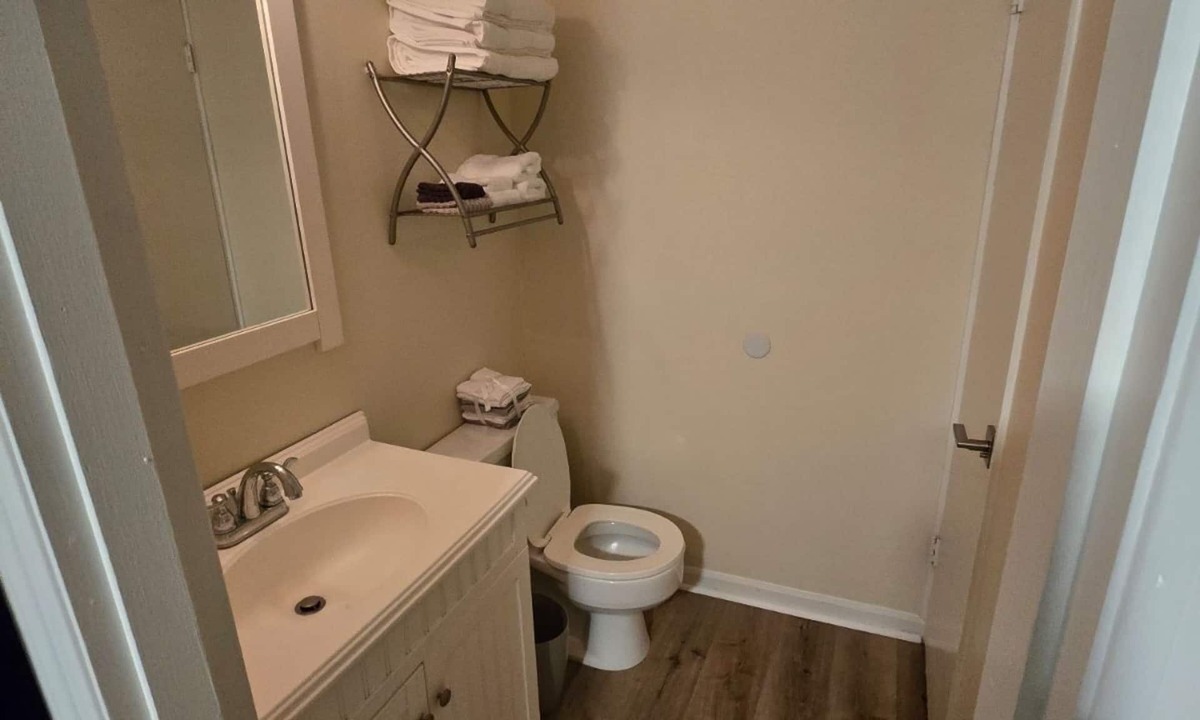 Gainesville Condo | Two Bedroom Condo on Lake Lanier at Port Royale Marina