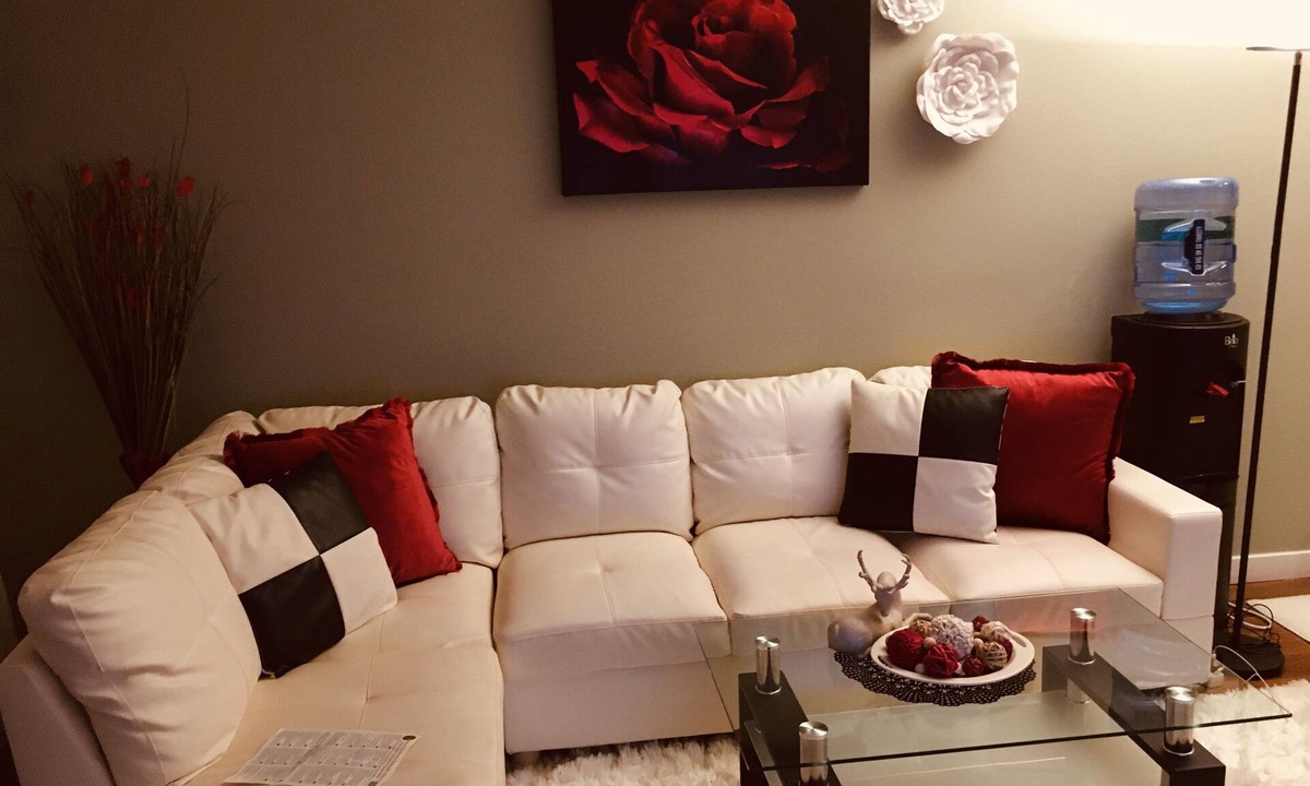 Holly House | Victoria’s private home is a very neat residence.I