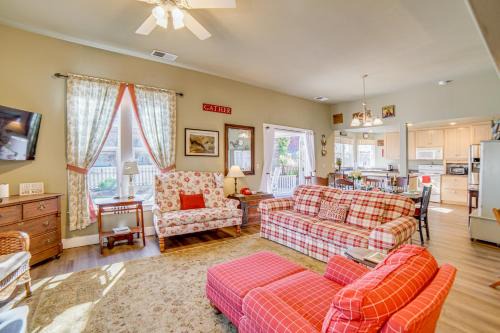 Lakeport House | Walk to Boat Launch! 'Heritage House of Lakeport'