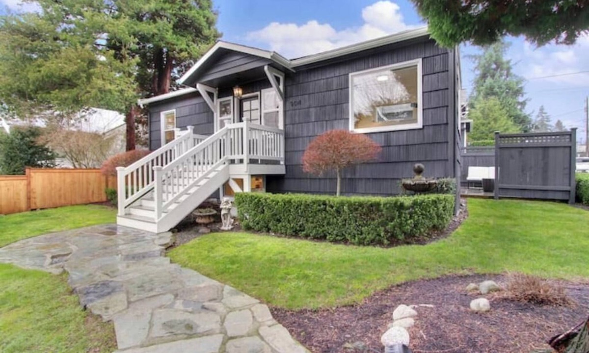Whittier Heights House | Walkable 2BR/2BA Modern Charmer w/BBQ near Park
