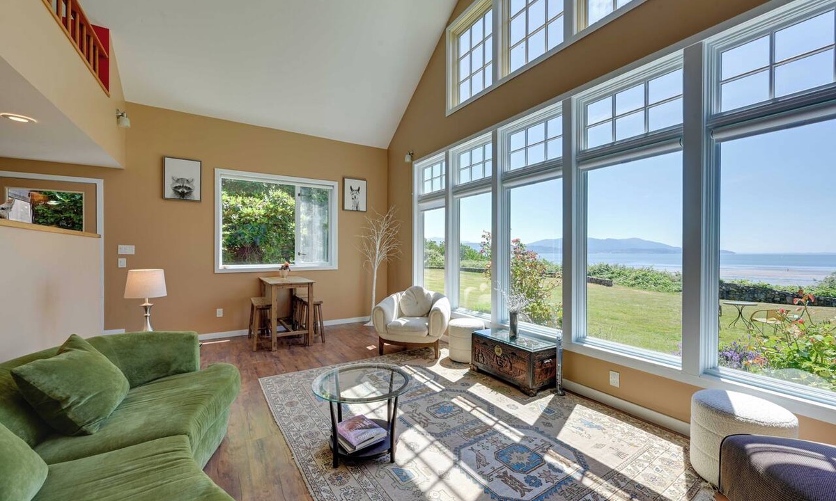 Marietta-Alderwood Cottage | Waterfront Bellingham Bliss: Steps to Beach!
