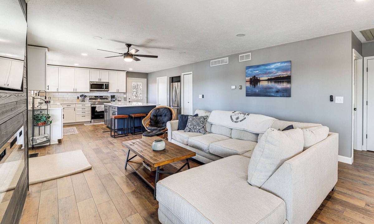 Shell Knob House | Waterfront Deck, Shell Knob Gem on Table Rock!